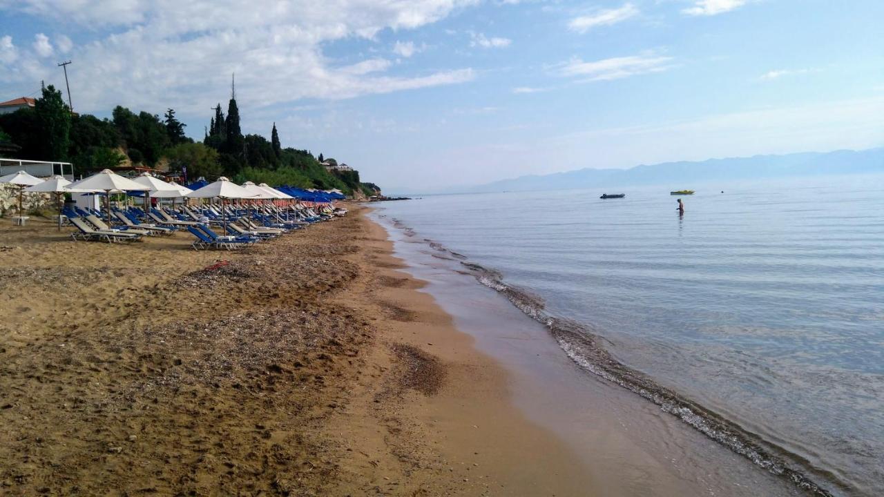 Takis Haikos House Two Minutes Walk To The Beach Peroulia Vounária Exterior photo