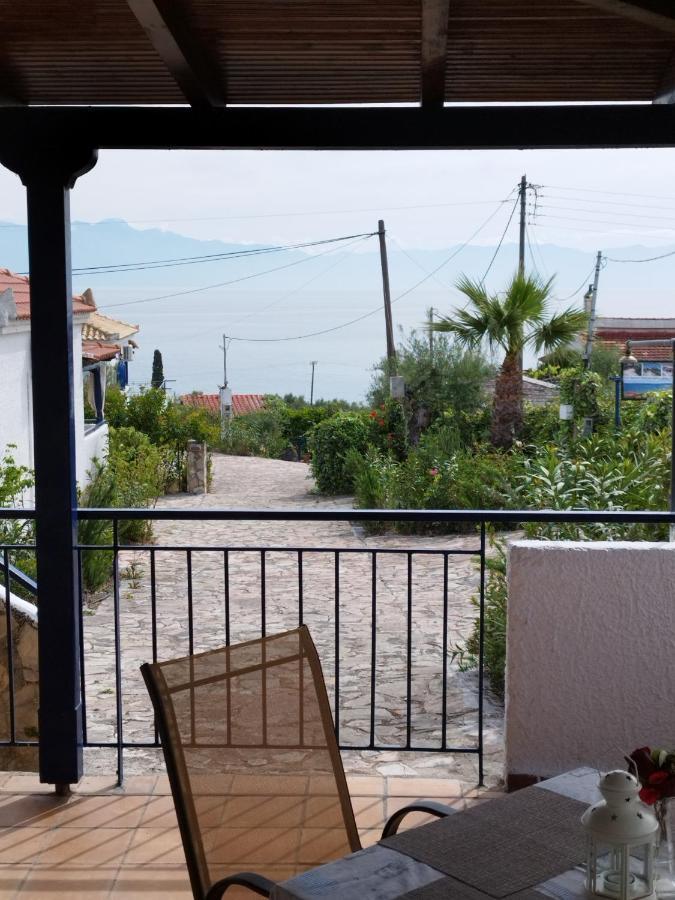 Takis Haikos House Two Minutes Walk To The Beach Peroulia Vounária Exterior photo