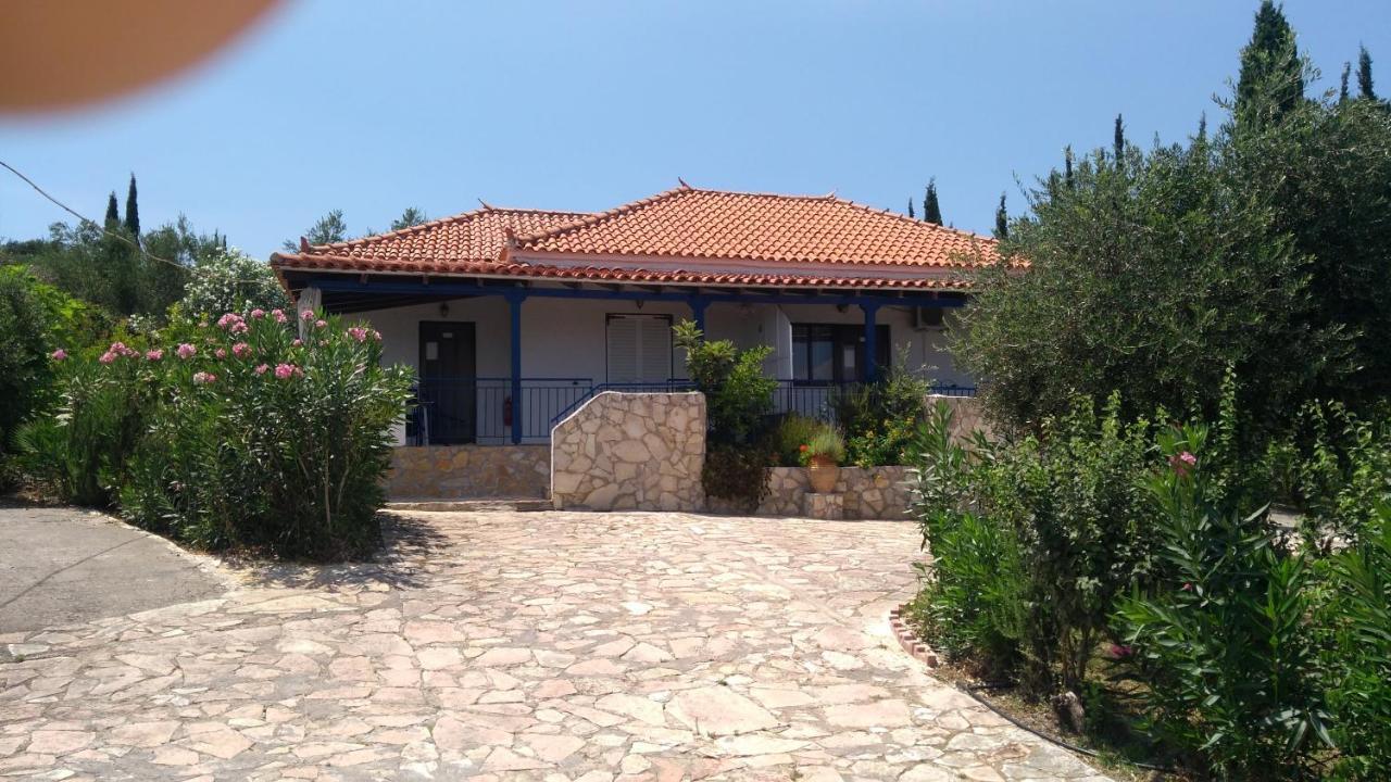 Takis Haikos House Two Minutes Walk To The Beach Peroulia Vounária Exterior photo